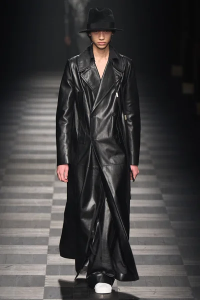Look 15